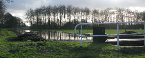 hoog water bij stuw