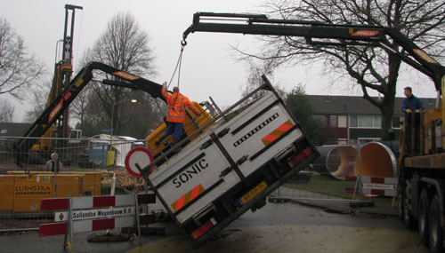 kantelende vrachtwagen foto ingrid