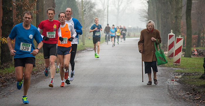 decemberrun raast langs vrouw oldenburger