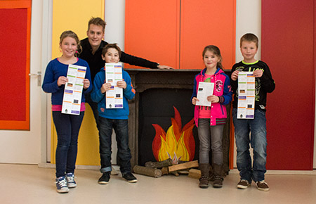 leerlingen van de eskampen met de ladder