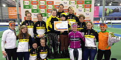 Rianne en Niels met de schaatsploeg