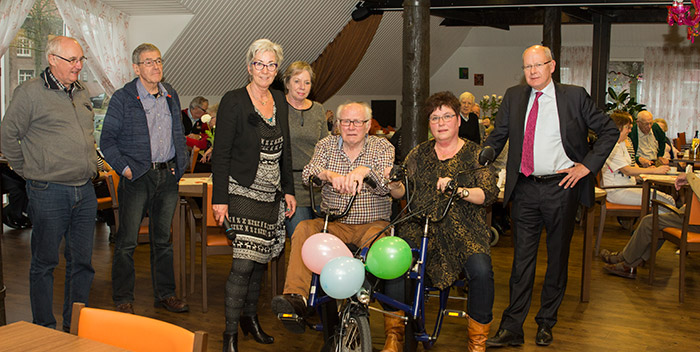 sponsoren rond duo-fiets hoprank